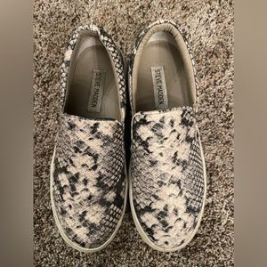 Steve Madden snakeskin Gillis slip ons. Size 5.5